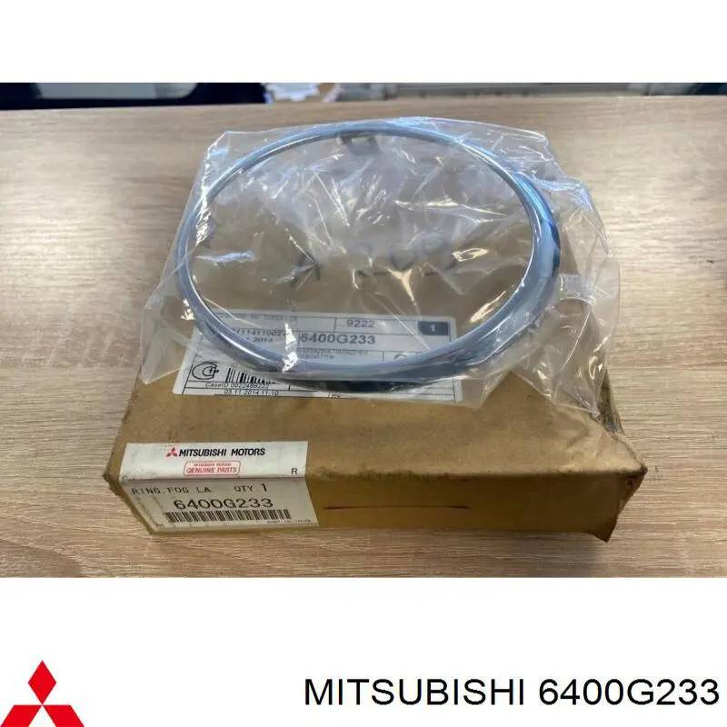 6400G233 Mitsubishi ободок/окантовка фари протитуманної, лівий