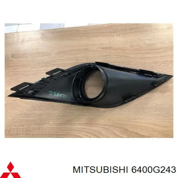 Заглушка/ решітка протитуманних фар бампера переднього, ліва Mitsubishi Outlander (Міцубісі Аутлендер)