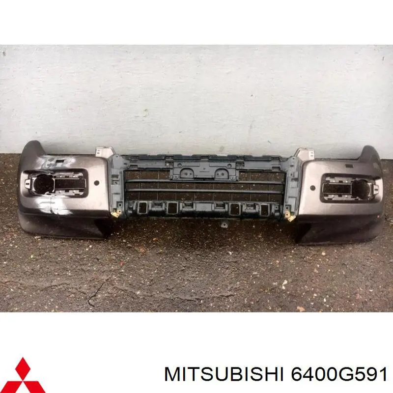 6400G591 Mitsubishi Бампер передній в зборі