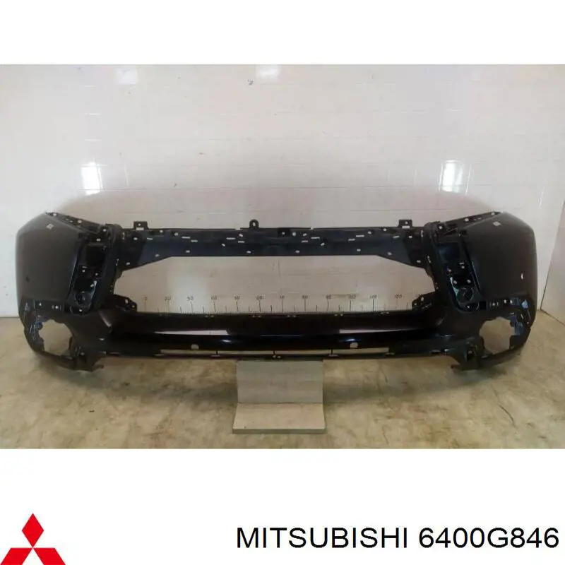 Передній бампер на Mitsubishi Pajero SPORT 