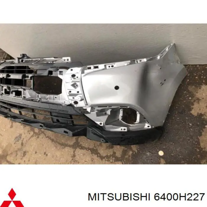 6400H227 Mitsubishi Бампер передній в зборі