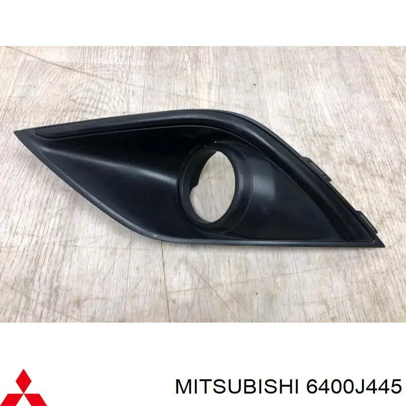 6400J445 Mitsubishi Ободок фари протитуманной