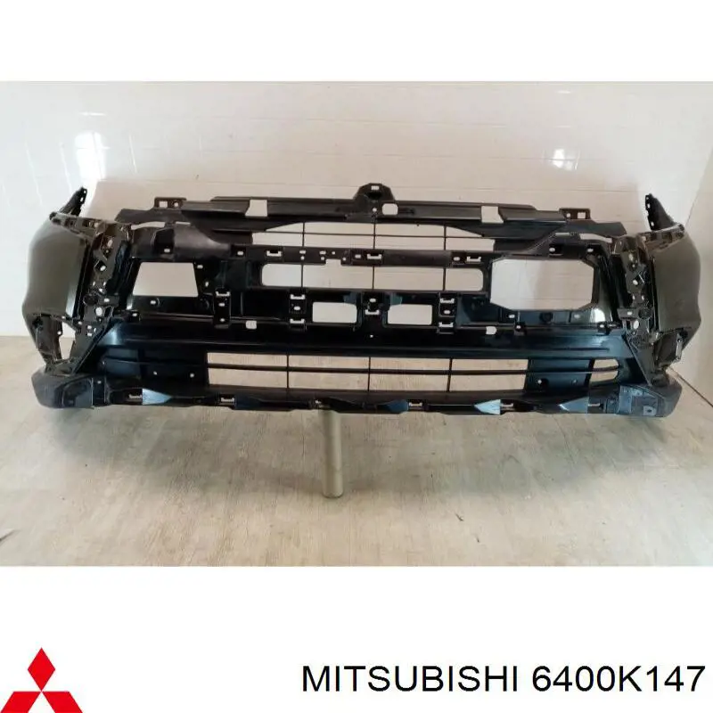 Передній бампер 6400K147 Mitsubishi