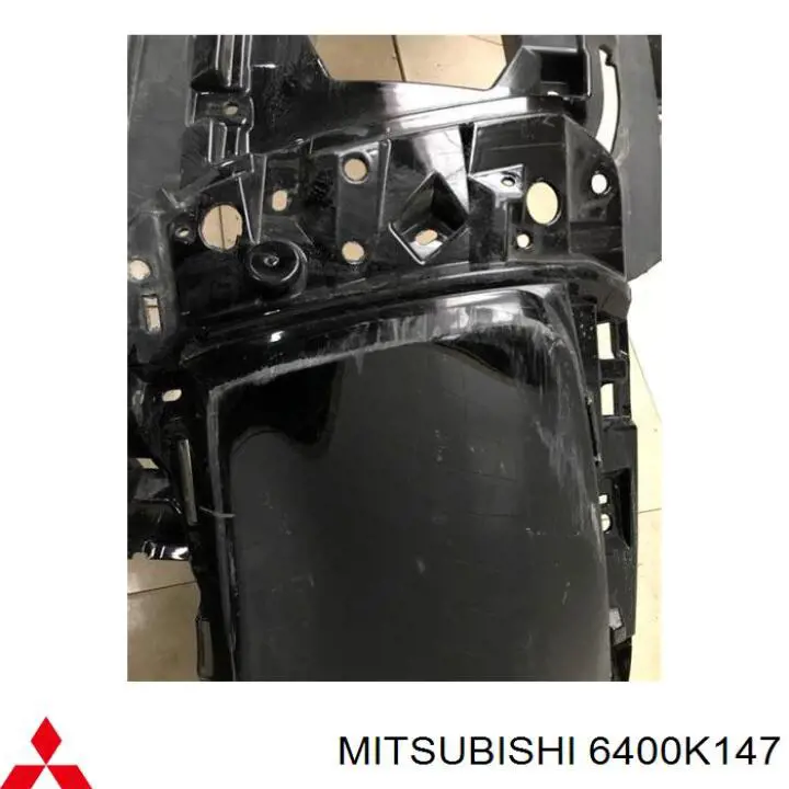 6400K147 Mitsubishi Бампер передній в зборі
