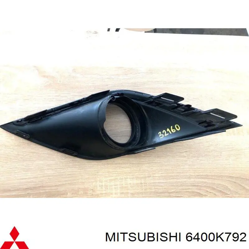 Купити 6400J446 Mitsubishi Обід (окантовка) фари противотуманної, правої