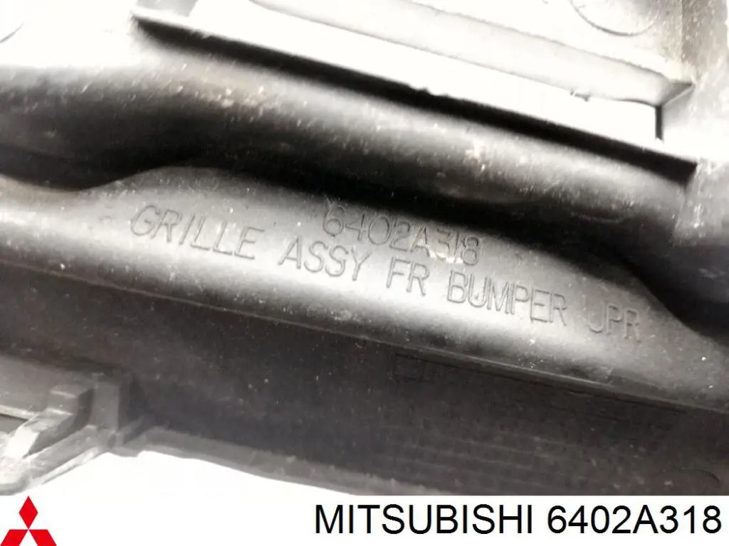6402A318 Mitsubishi Решітка переднього бампера, верхня