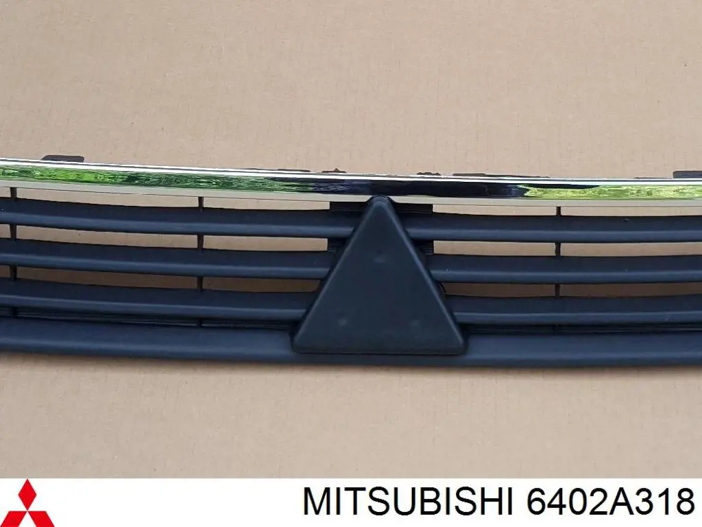 Решітка переднього бампера, верхня Mitsubishi 6402A318 ціна, від 17.45 USD
