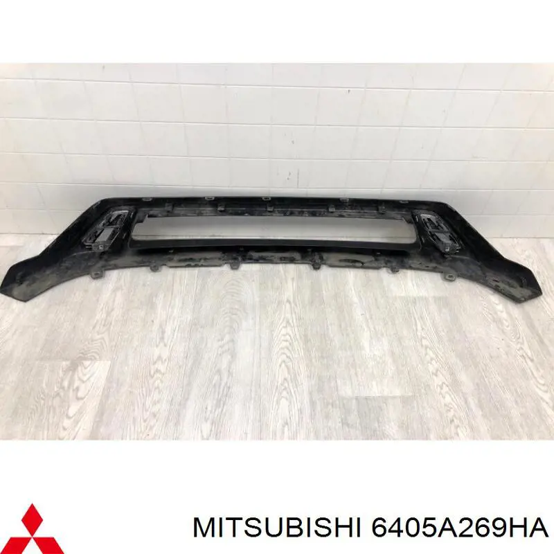 Купити 6405A331XA Mitsubishi Накладка бампера переднього