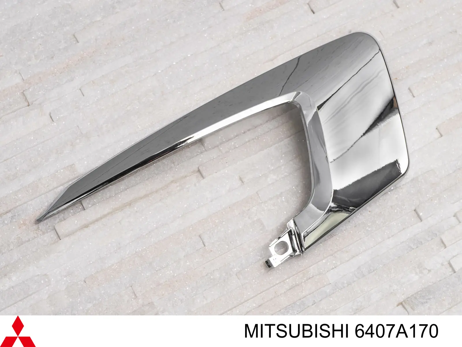 Обід (окантовка) фари противотуманної, правої Mitsubishi 6407A170 ціна, від 25.31 USD