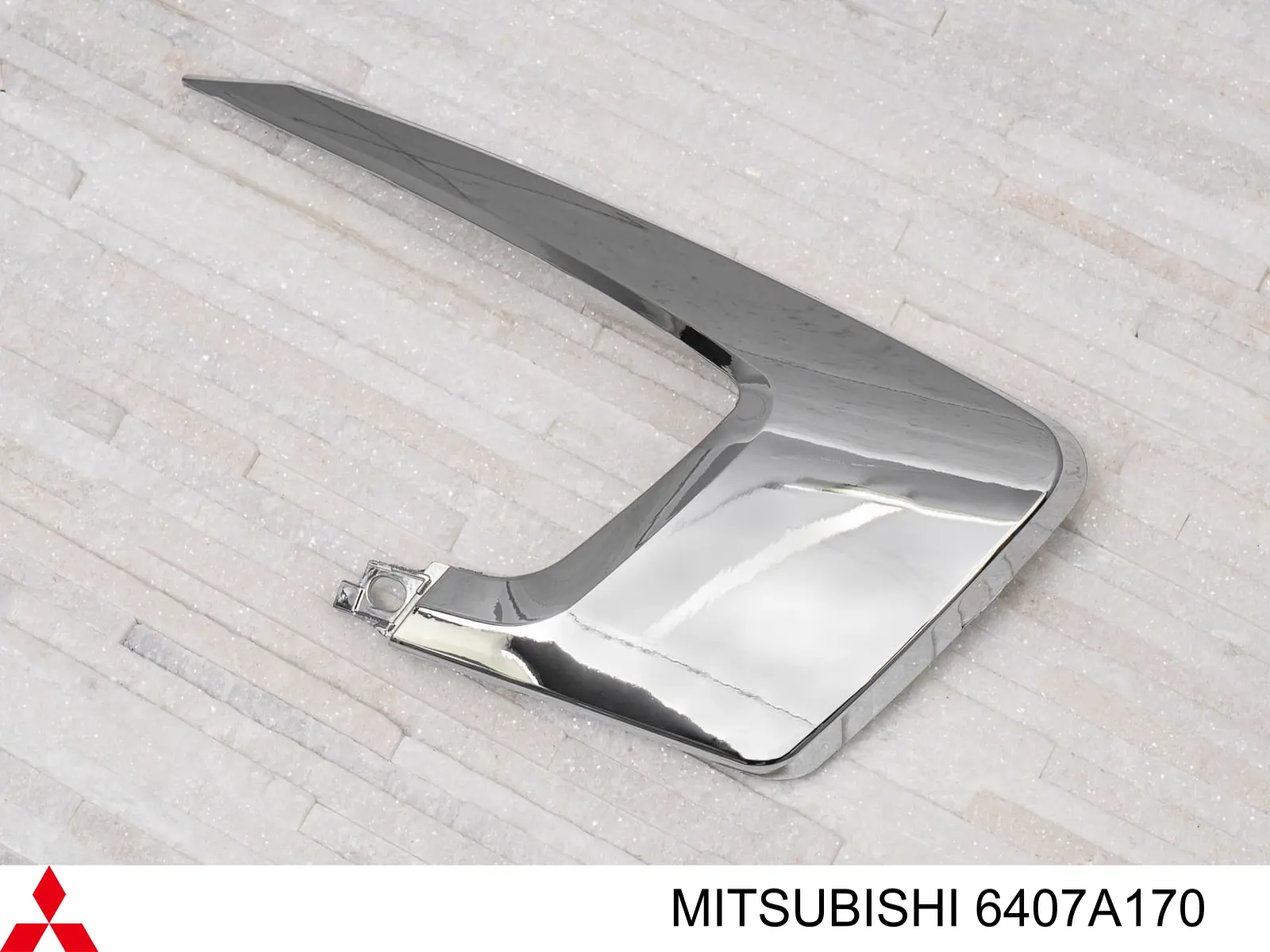 Ободок/окантовка фари противотуманной, правий Mitsubishi ASX (GA) (Міцубісі Асх)
