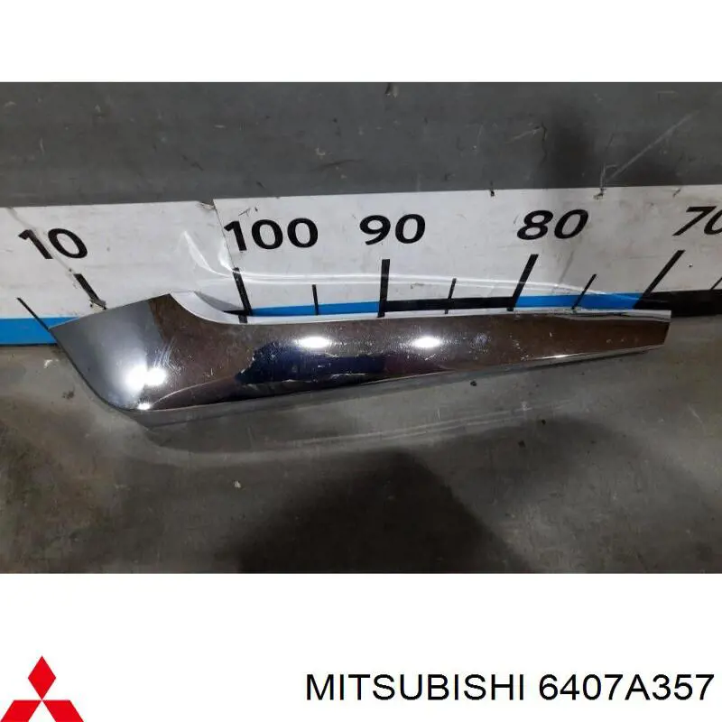 Купити 6407A357 Mitsubishi Молдинг переднього бампера, лівий