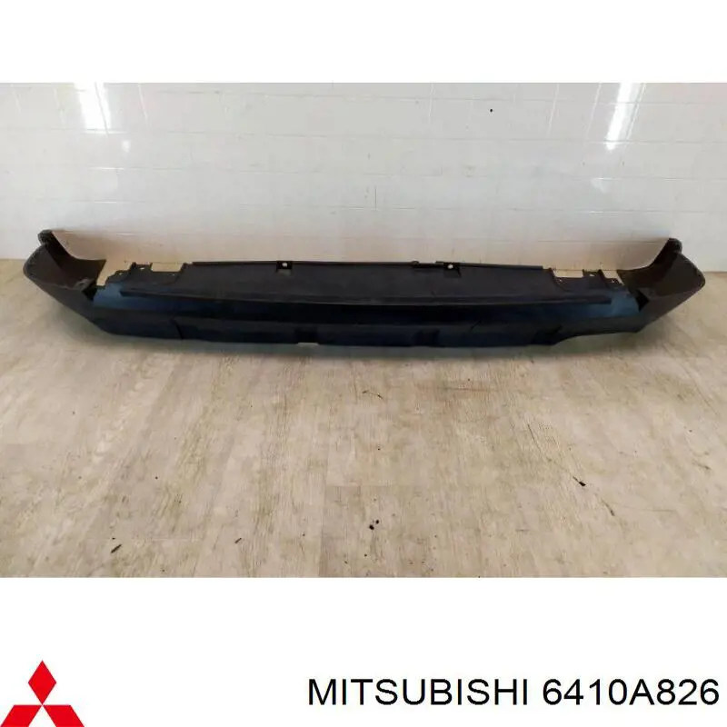 6410A826 Mitsubishi бампер задній