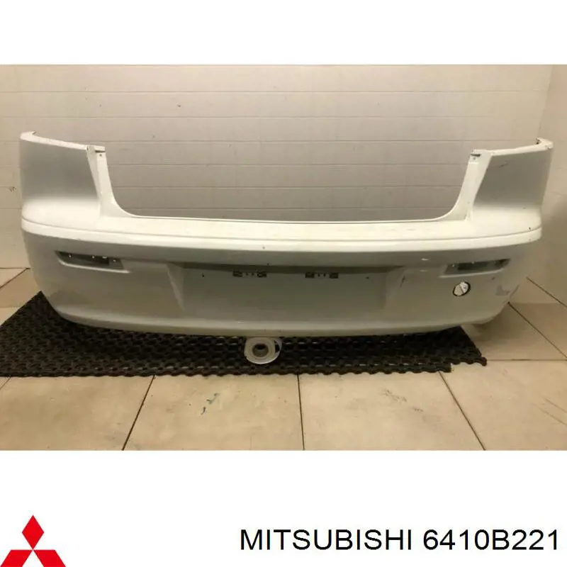 Задній бампер 6410B221 Mitsubishi