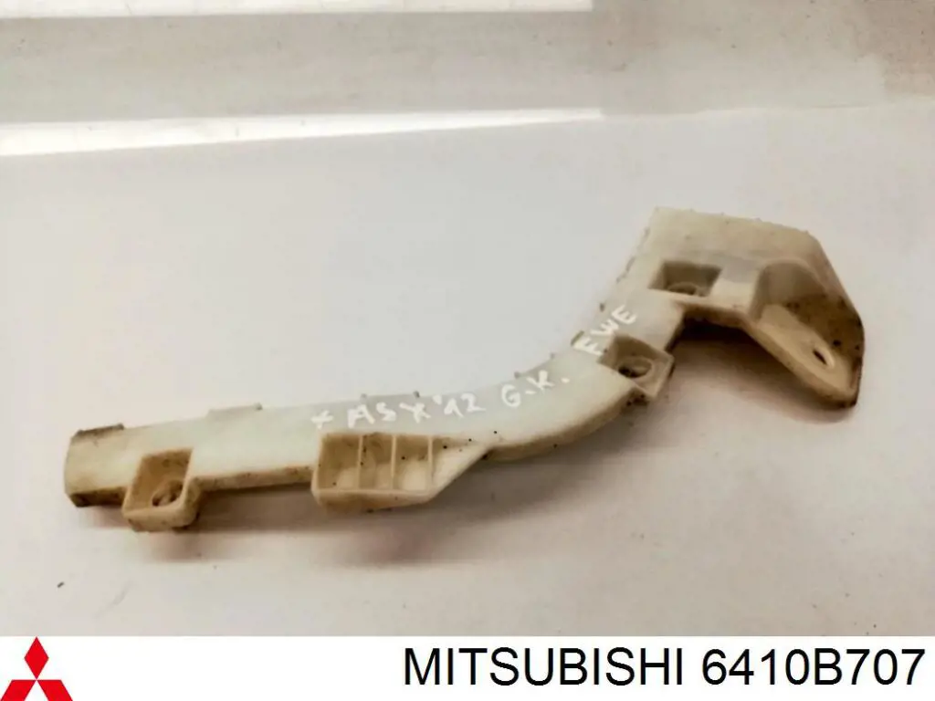 Кріплення бамера ліве Mitsubishi 6410B707 ціна, від 7.57 USD
