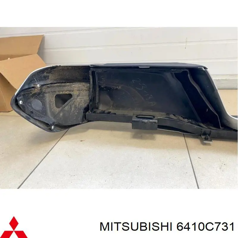 Передній бампер 6410C731 Mitsubishi