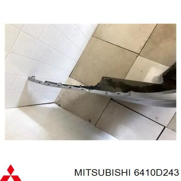 Задній бампер 6410D243 Mitsubishi
