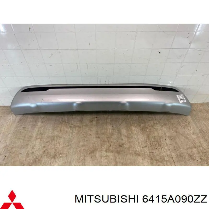 6415A090ZZ Mitsubishi накладка бампера заднього