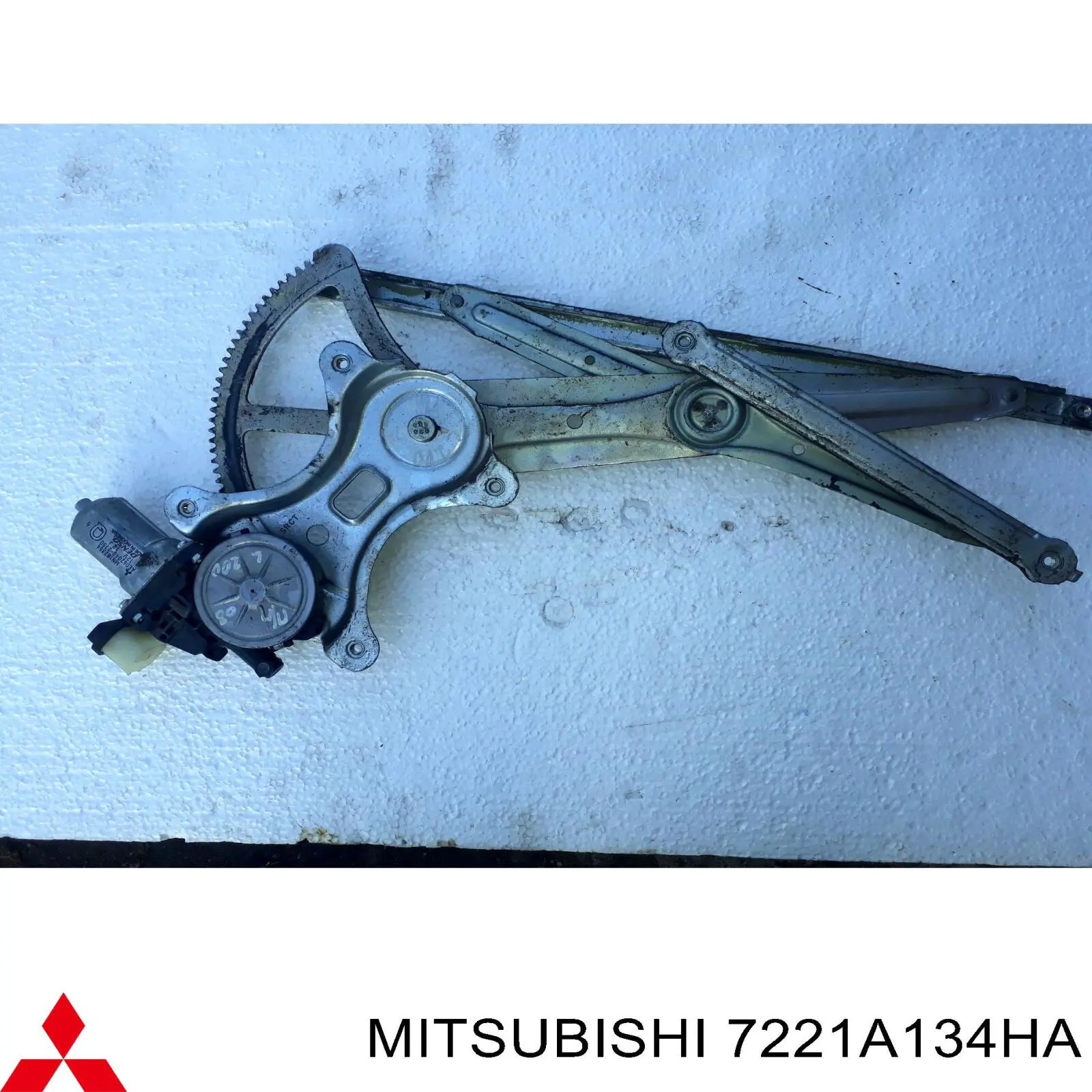 Обшивка-облицювання передньої двері, правою, внутрішня 7221A134HA Mitsubishi