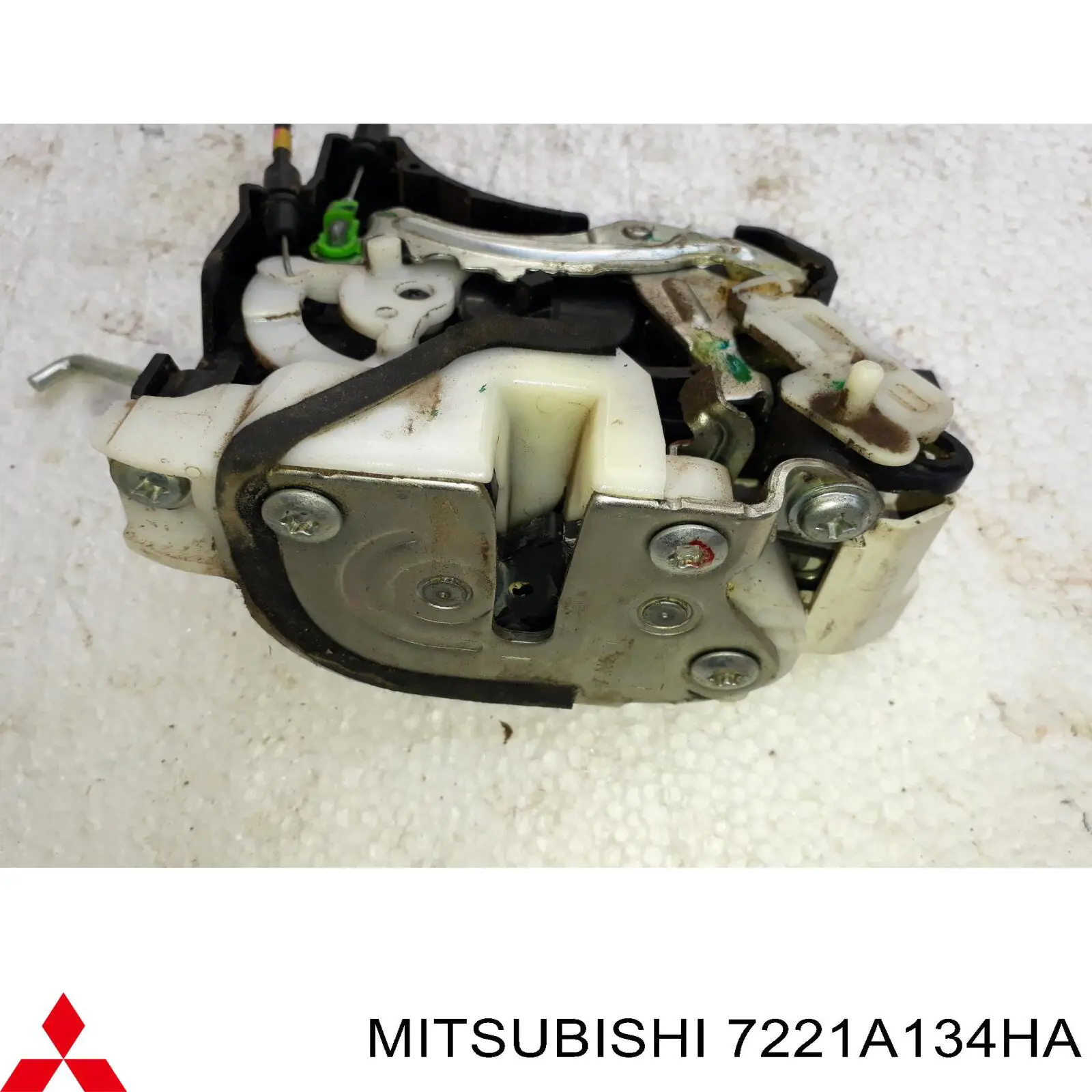 Купити 7221A134HA Mitsubishi Дверна карта передня права