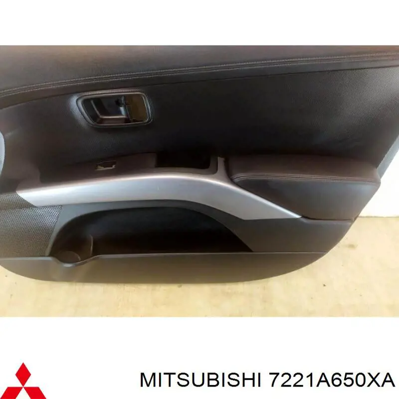 7221A650XA Mitsubishi Обшивка-облицювання передніх дверей, правих, внутрішніх