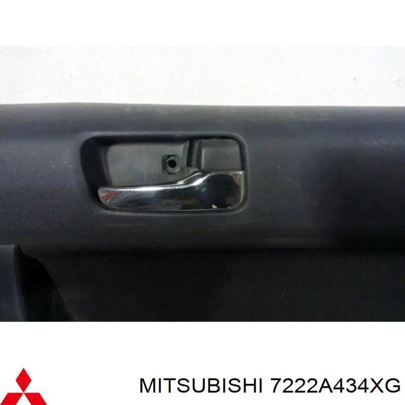 7222A434XG Mitsubishi обшивка-облицювання задніх дверей, правою, внутрішня