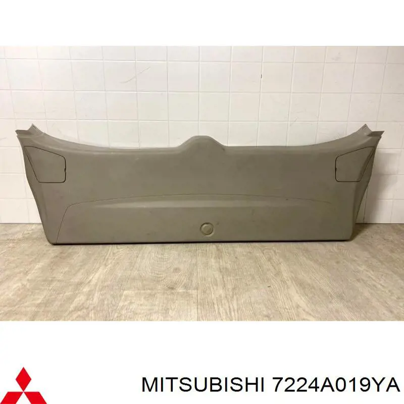 7224A019YA Mitsubishi Пластик п'ятих дверей