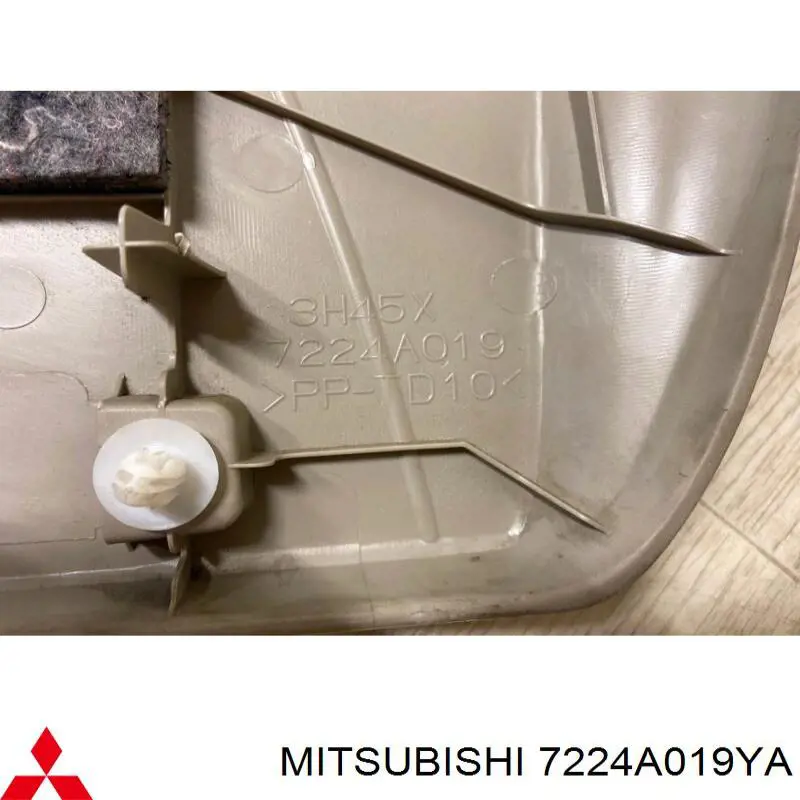 Обшивка кришки багажника Mitsubishi 7224A019YA ціна, від 25.03 USD