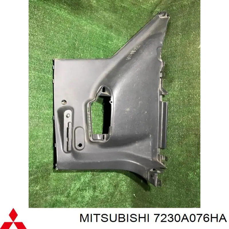 Купити MR606762 Mitsubishi Облицювання багажного відсіку, праве