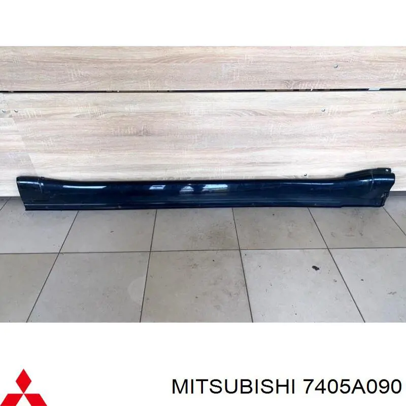 Накладка зовнішня (молдинг) порога, правий Mitsubishi Pajero 4 LONG (V90) (Міцубісі Паджеро)
