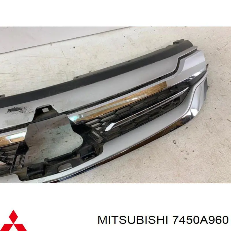 Купити 7450A960 Mitsubishi Захисна решітка радіатора