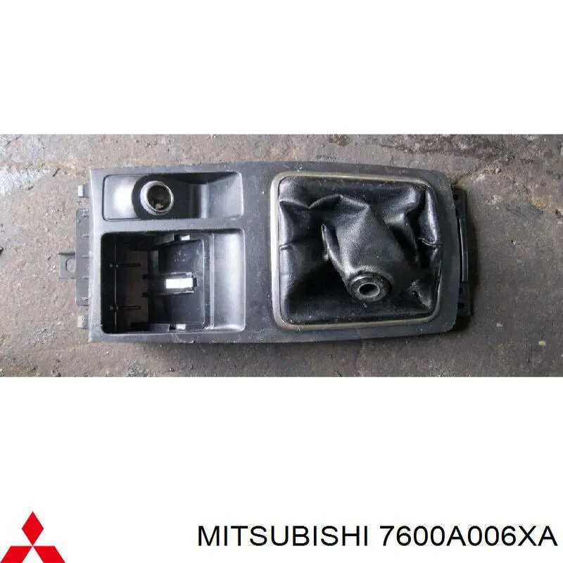 Попільничка центральної консолі Mitsubishi 7600A006XA ціна, від 12.67 USD