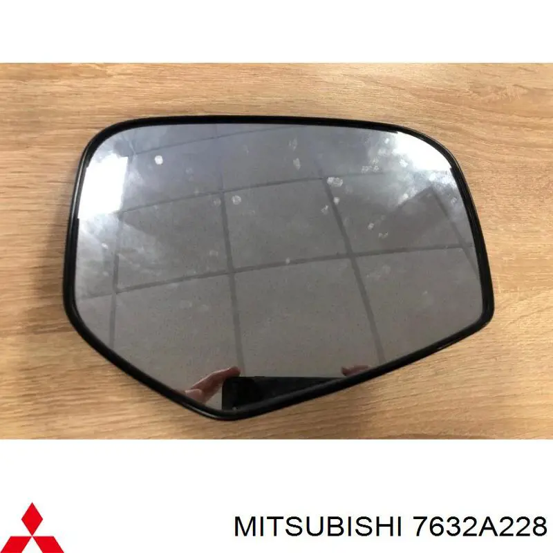 7632A228 Mitsubishi дзеркальний елемент дзеркала заднього виду, правого