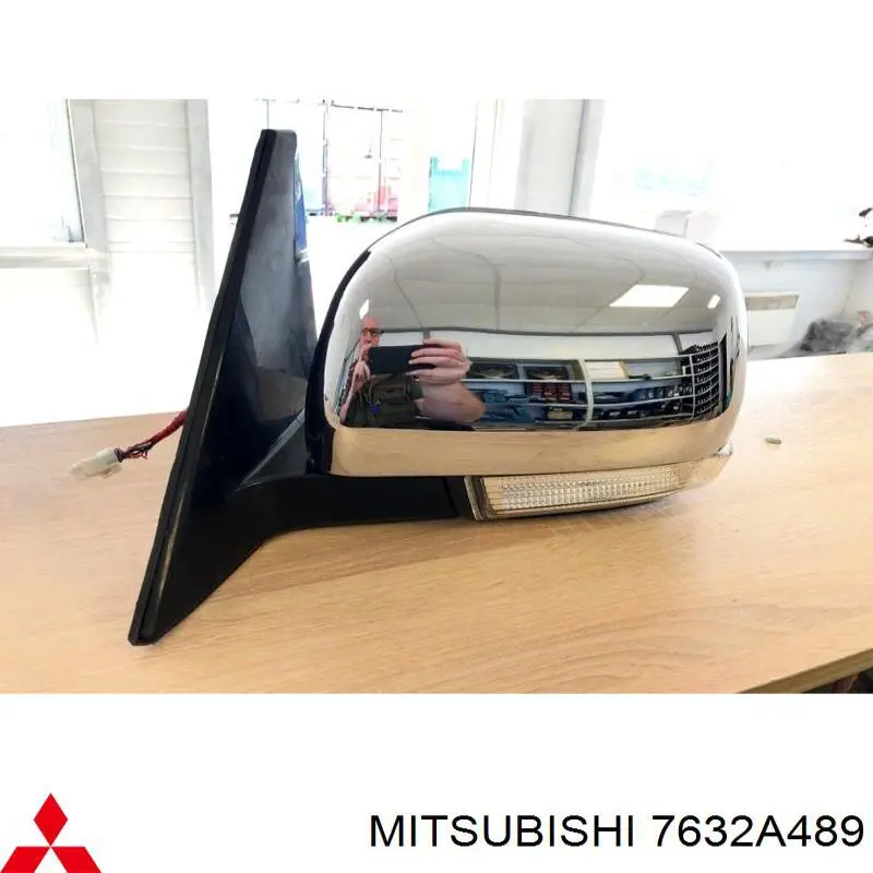 Бічне дзеркало заднього виду на Mitsubishi Pajero IV LONG 