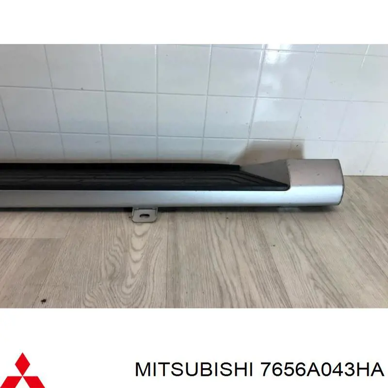 Накладка підніжки Mitsubishi 7656A043HA ціна, від 160.22 USD