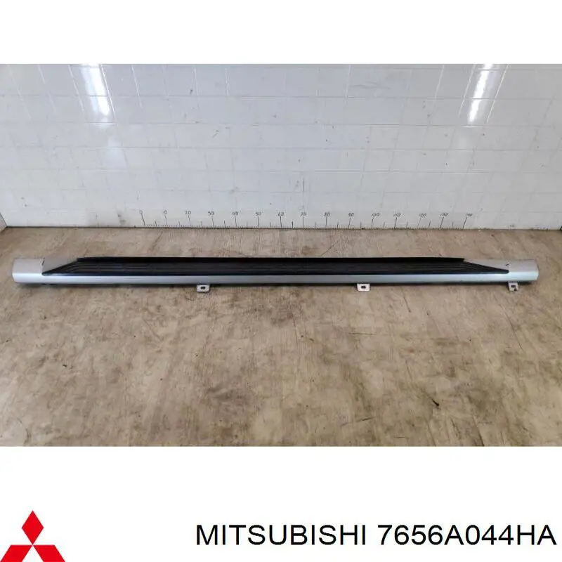 Накладка підніжки Mitsubishi 7656A044HA ціна, від 80.57 USD
