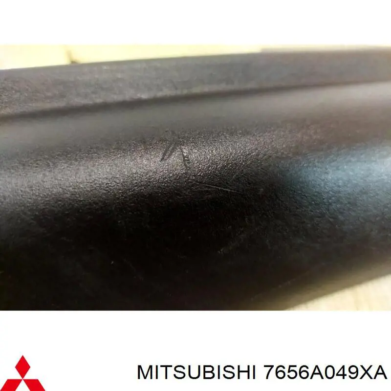 Накладка дверного порогу внутрішня, передня ліва Mitsubishi 7656A049XA ціна, від 9.67 USD