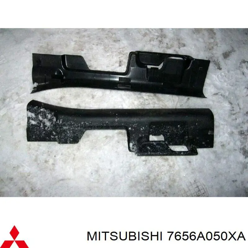 7656A050XA Mitsubishi Накладка зовнішня (молдинг) порога, передня права