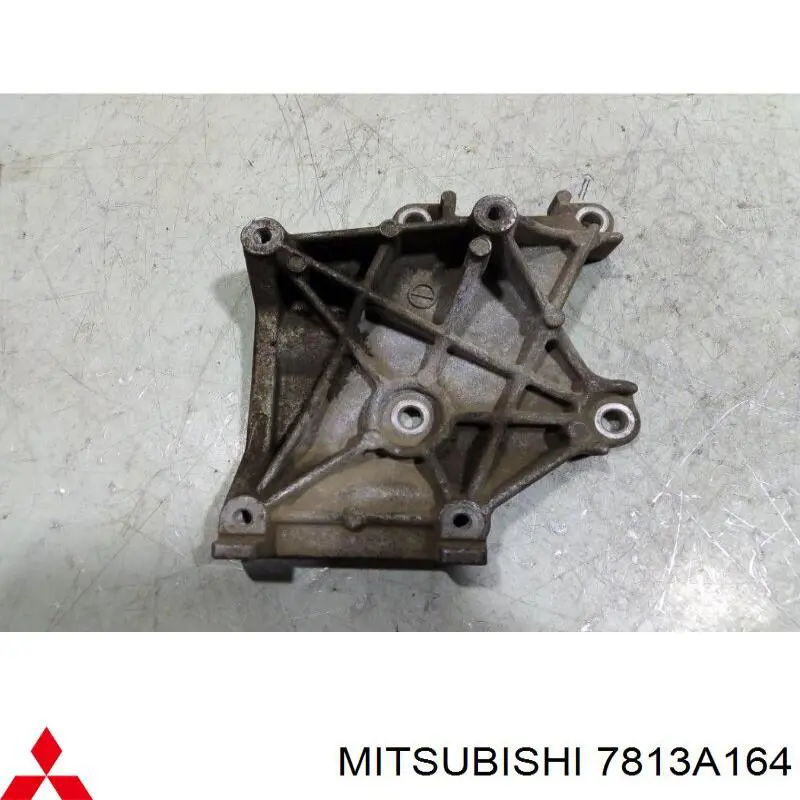 7813A164 Mitsubishi Кронштейн компресора кондиціонера