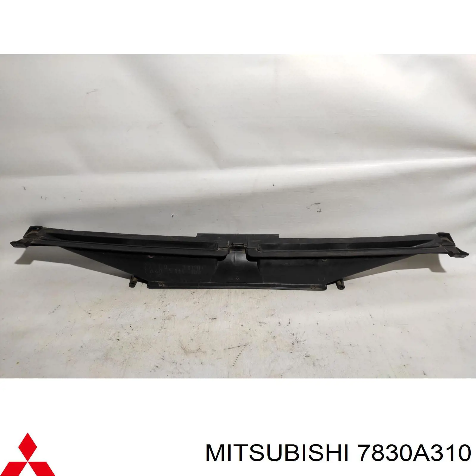 Повітропровід, розподільник повітря на консолі, центральний Mitsubishi 7830A310