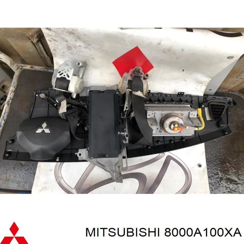 Панель передня "торпедо" Mitsubishi 8000A100XA ціна, від 58.43 USD