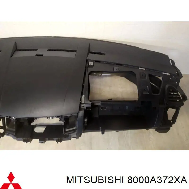 Купити 8000A372XA Mitsubishi Передня панель