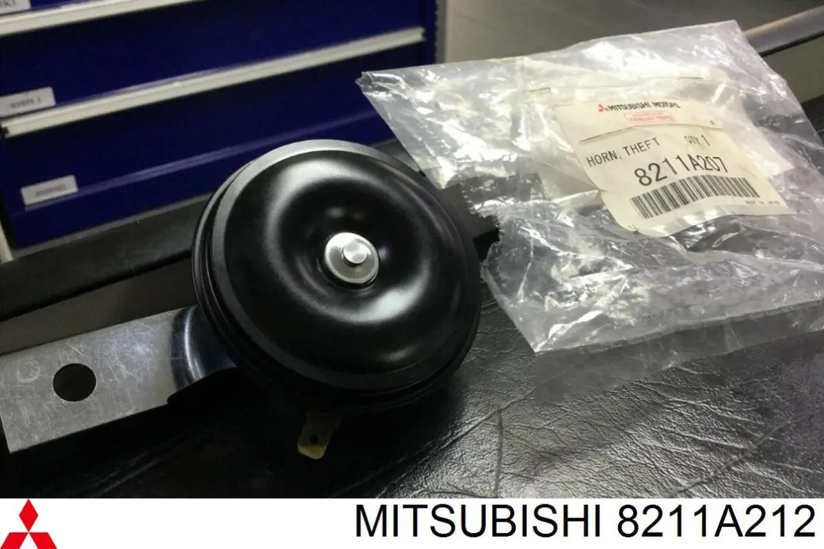 8211A212 Mitsubishi Сигнал високої тональності