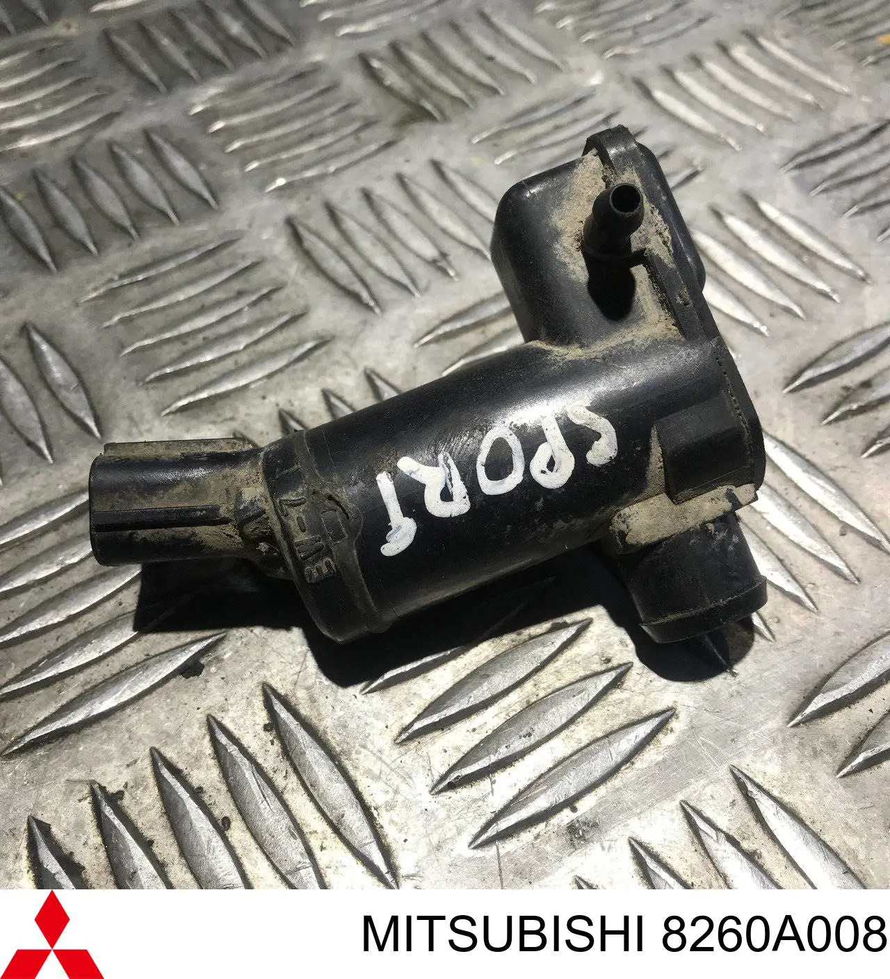 Насос-двигун омивача скла, переднього 8260A008 Mitsubishi