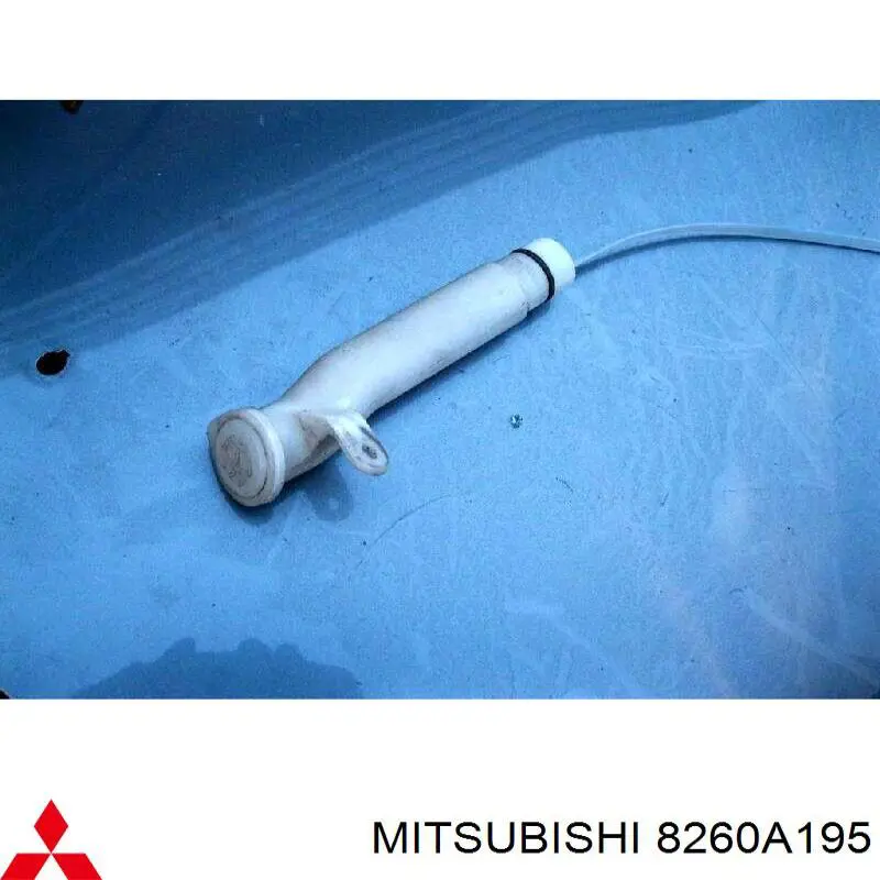 8260A195 Mitsubishi Горловина бачка омивача