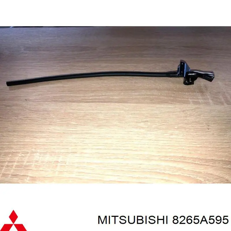 8265A595 Mitsubishi форсунка омивача скла лобового, ліва