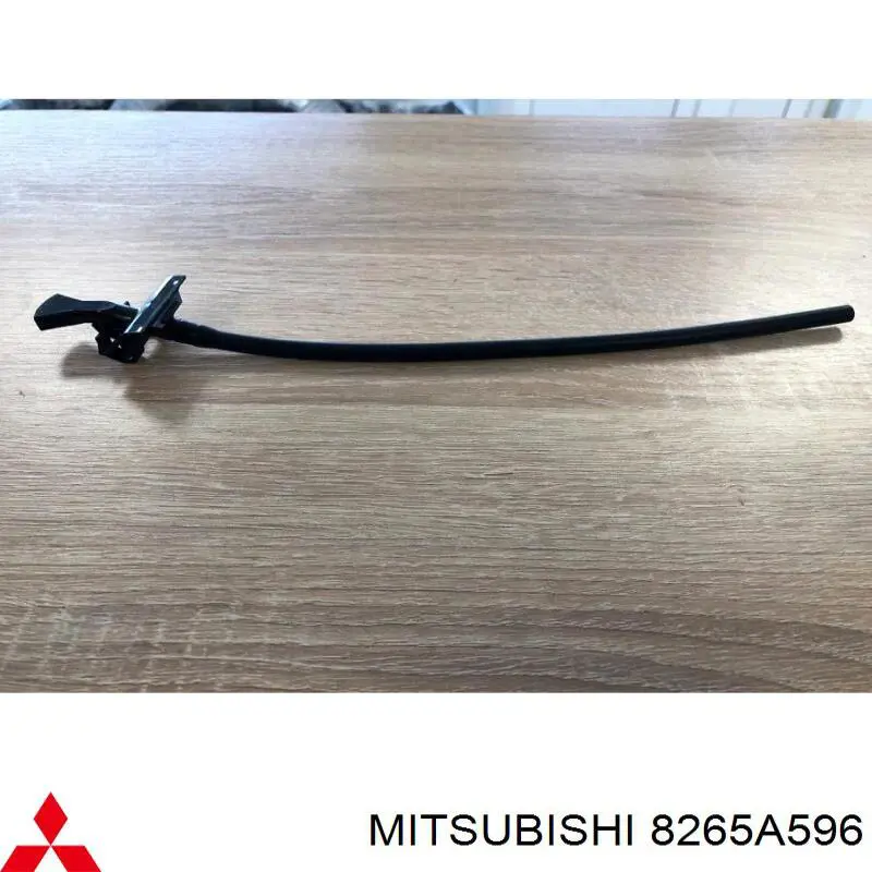 8265A596 Mitsubishi форсунка омивача скла лобового, права
