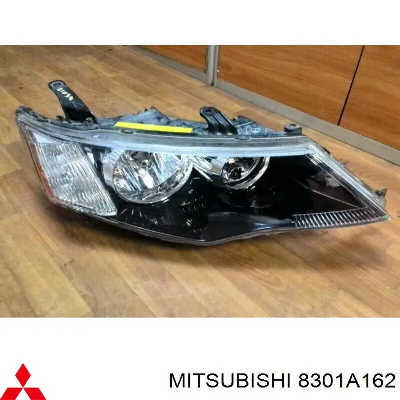 8301A162 Mitsubishi Основна фара - вставка