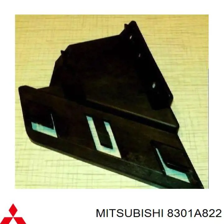 8301A822 Mitsubishi кронштейн-адаптер кріплення фари передньої, правої