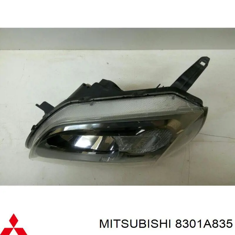Купити 8301A835 Mitsubishi Основна фара в зборі ліва