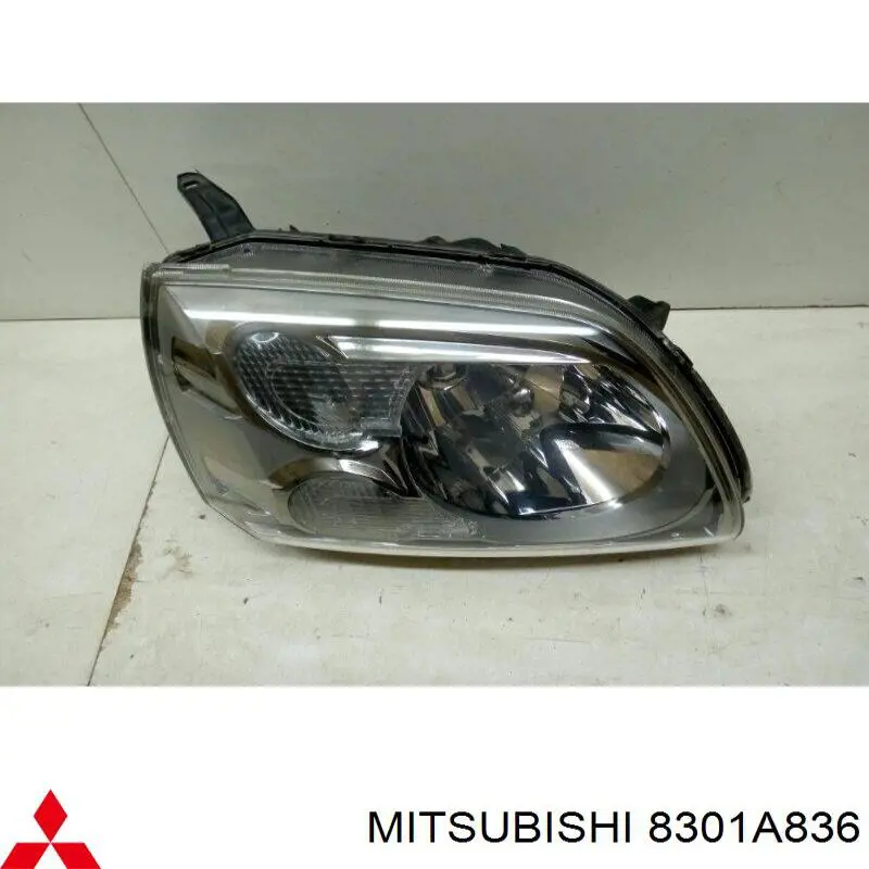 Основна фара - вставка на Mitsubishi Galant IX DJ, DM